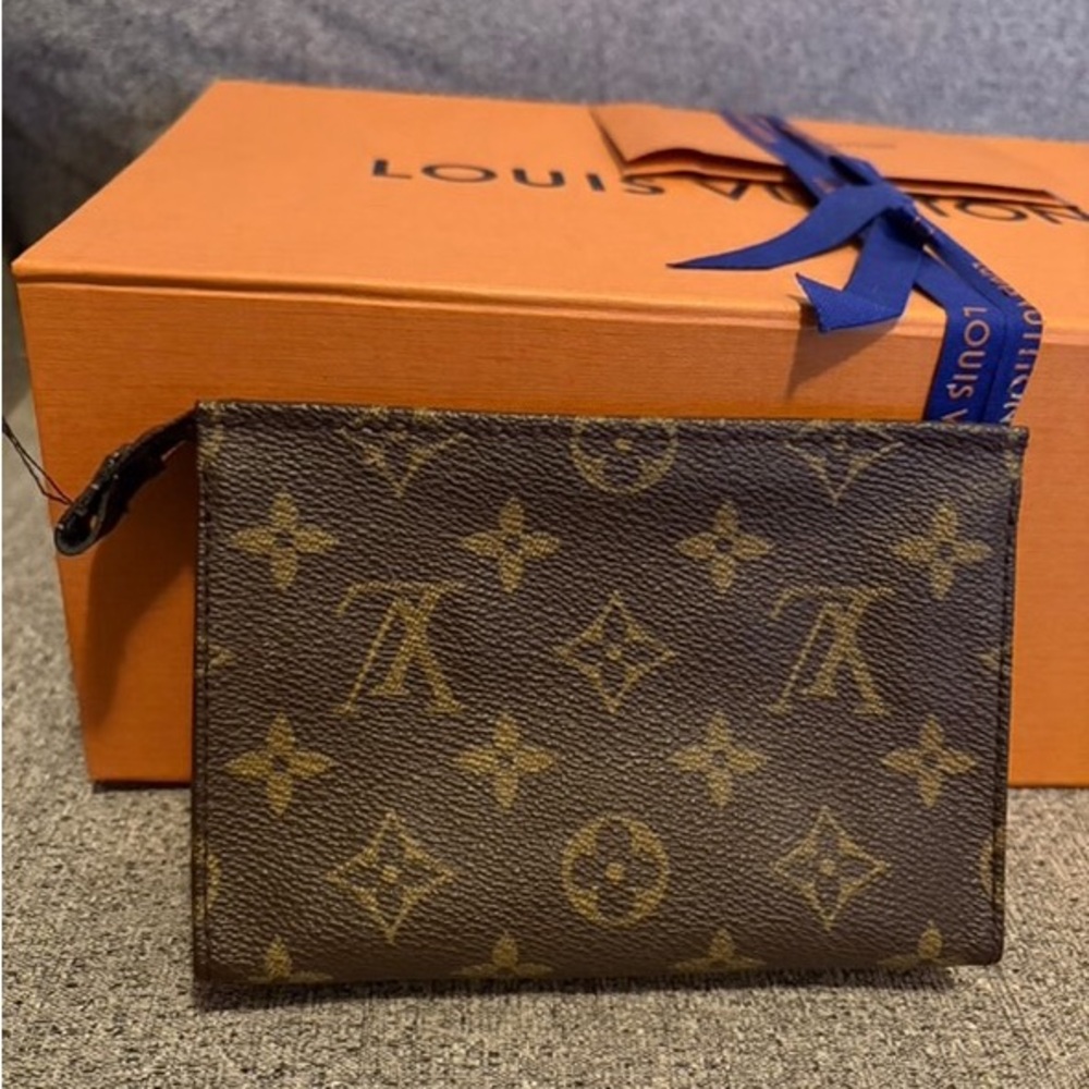 Louis Vuitton Authentic Small Pouch 👝